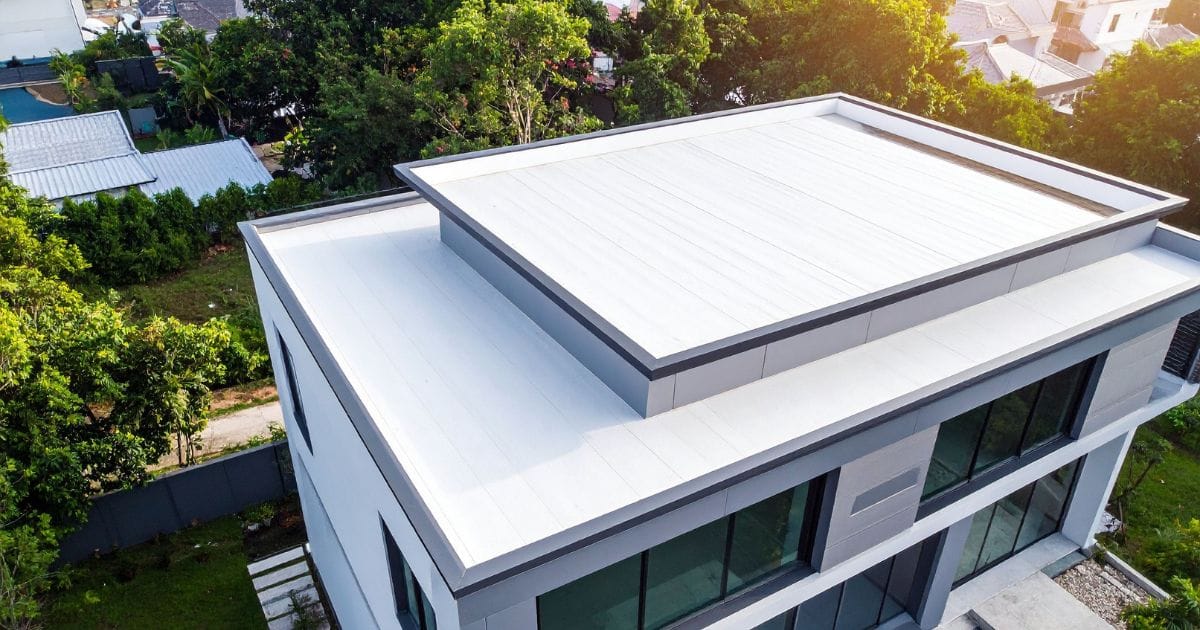 Konserwacja dachów z papy. Sposób na przedłużenie żywotności poszycia o dekady