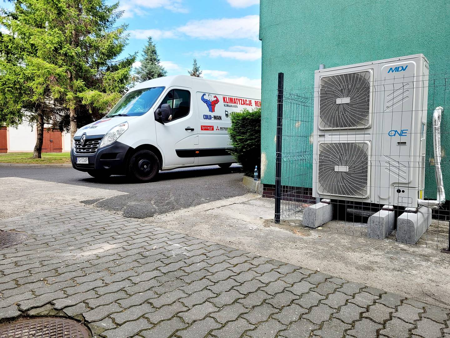 Klimatyzacja do domu lub firmy – dlaczego warto skorzystać z pomocy doradcy przed zakupem?